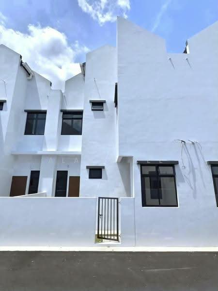 2-storey Terraced House for Sale in Bandar Dato Onn (Tebrau) - Alanis Lee - Exterior - PropertyGuru.com.my