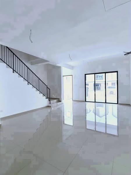 2-storey Terraced House for Sale in Bandar Dato Onn (Tebrau) - Alanis Lee - Living Room - PropertyGuru.com.my