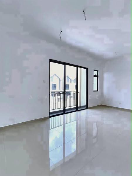 2-storey Terraced House for Sale in Bandar Dato Onn (Tebrau) - Alanis Lee - Living Room - PropertyGuru.com.my