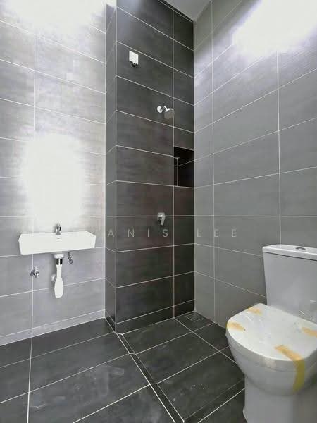 2-storey Terraced House for Sale in Bandar Dato Onn (Tebrau) - Alanis Lee - Bathroom - PropertyGuru.com.my