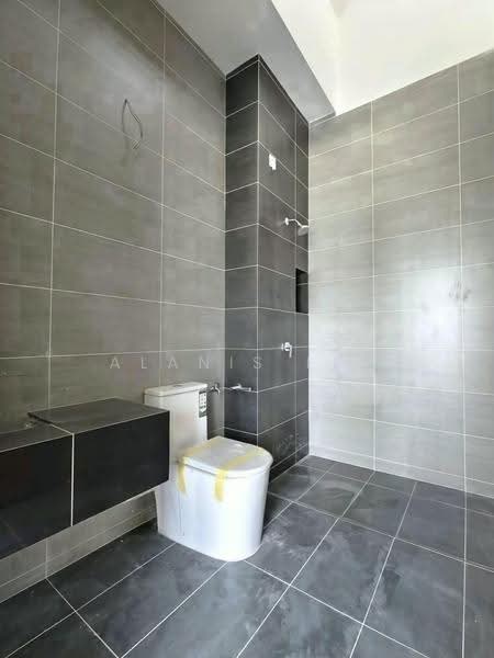2-storey Terraced House for Sale in Bandar Dato Onn (Tebrau) - Alanis Lee - Bathroom - PropertyGuru.com.my