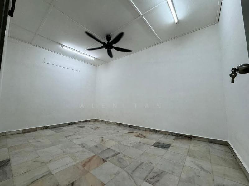 1-storey Terraced House for Sale in Taman Universiti (Sri Gading) - Alen Tan - Interior - PropertyGuru.com.my