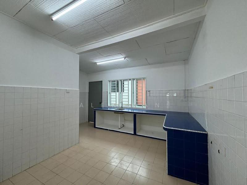 1-storey Terraced House for Sale in Taman Universiti (Sri Gading) - Alen Tan - Kitchen - PropertyGuru.com.my