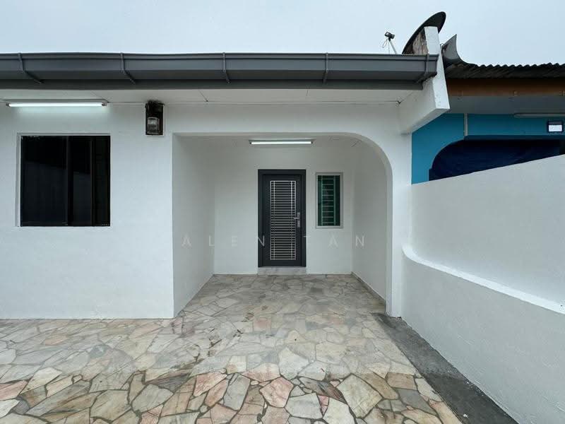 1-storey Terraced House for Sale in Taman Universiti (Sri Gading) - Alen Tan - PropertyGuru.com.my