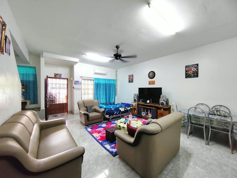 Rumah Teres 2-Tingkat untuk Dijual di Taman Garing Utama (Rawang) - Heo Wai Kien - Living Room - PropertyGuru.com.my