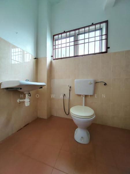 Rumah Teres 2-Tingkat untuk Dijual di Taman Garing Utama (Rawang) - Heo Wai Kien - Bathroom - PropertyGuru.com.my