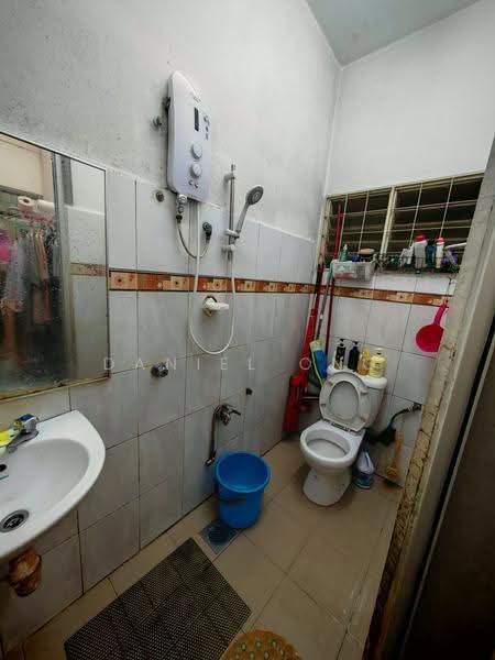Rumah Teres 2-Tingkat untuk Dijual di BANDAR PUCHONG JAYA (Puchong) - Daniel Ong - Bathroom - PropertyGuru.com.my
