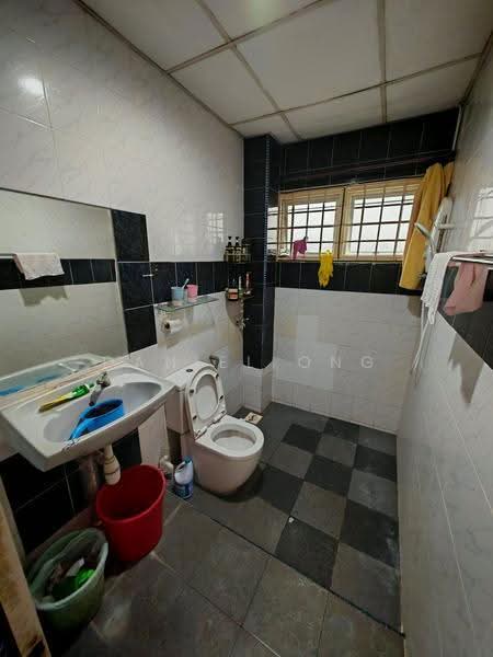 Rumah Teres 2-Tingkat untuk Dijual di BANDAR PUCHONG JAYA (Puchong) - Daniel Ong - Bathroom - PropertyGuru.com.my