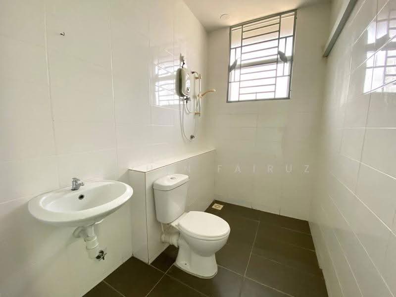 3-storey Terraced House for Sale in Kajang (Selangor) - Wadihan Fairuz - Bathroom - PropertyGuru.com.my