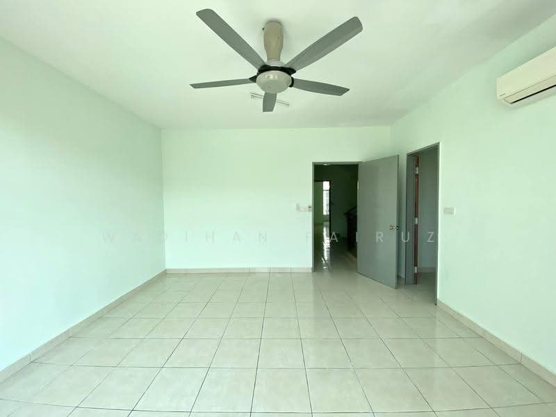 3-storey Terraced House for Sale in Kajang (Selangor) - Wadihan Fairuz - Living Room - PropertyGuru.com.my
