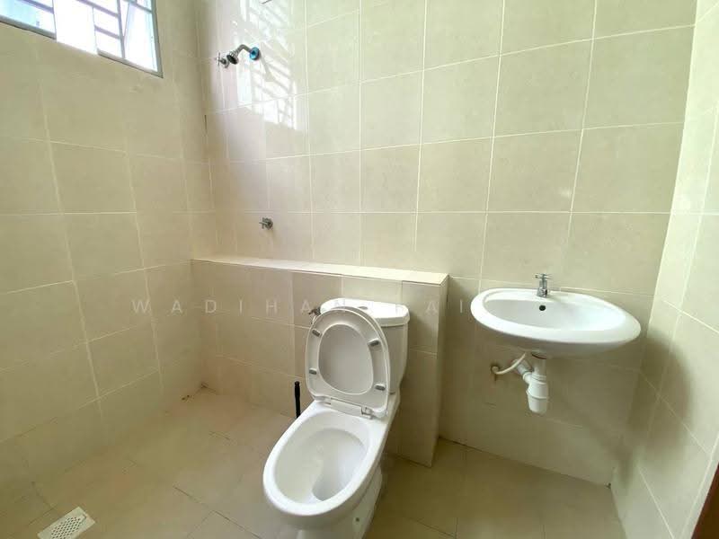 3-storey Terraced House for Sale in Kajang (Selangor) - Wadihan Fairuz - Bathroom - PropertyGuru.com.my