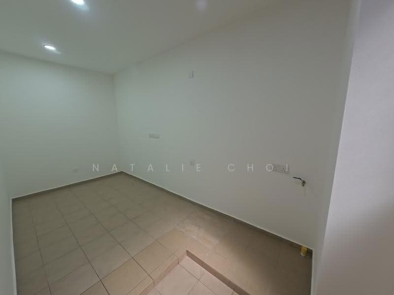 Kondominium untuk Dijual di Upper East @ Tiger Lane - Natalie Choi - kitchen area - PropertyGuru.com.my