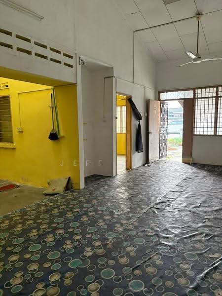 Rumah Teres 1-Tingkat untuk Dijual di Taman Pelangi (Johor Bahru) - Jeff Ang - Living Room - PropertyGuru.com.my