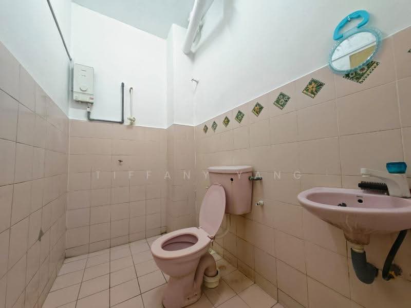 Rumah Bandar untuk Dijual di Rawang Putra (Rawang) - Tiffany Yang - Bathroom - PropertyGuru.com.my