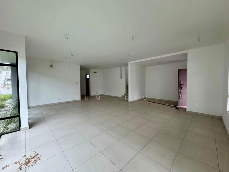Semi-Detached House for Sale in Bandar Putra Kulai (Kulai) - Sumi Tio - Living Room - PropertyGuru.com.my