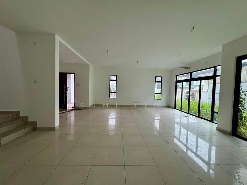 Semi-Detached House for Sale in Bandar Putra Kulai (Kulai) - Sumi Tio - Living Room - PropertyGuru.com.my