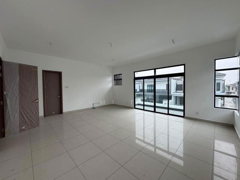 Semi-Detached House for Sale in Bandar Putra Kulai (Kulai) - Sumi Tio - Living Room - PropertyGuru.com.my