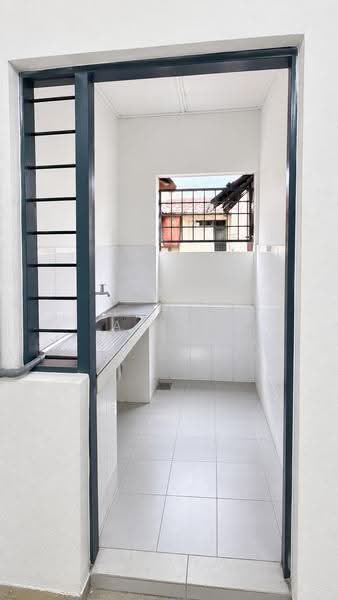 Rumah Flat untuk Dijual di Pangsapuri PKNS - Fatin Azemi - Kitchen - PropertyGuru.com.my