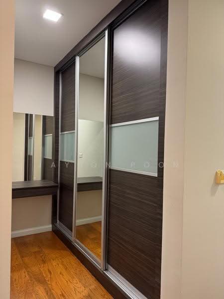 Kondominium untuk Disewa di The Westside One - Jayson Poon - Master Bedroom Wardrobe - PropertyGuru.com.my