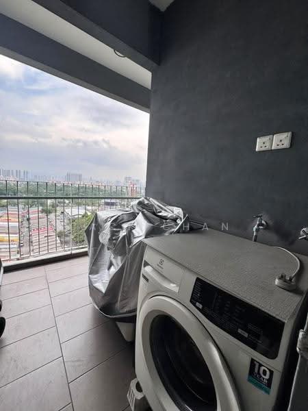 Kediaman Servis untuk Dijual di Fortune Centra - Jack Chan - Balcony - PropertyGuru.com.my