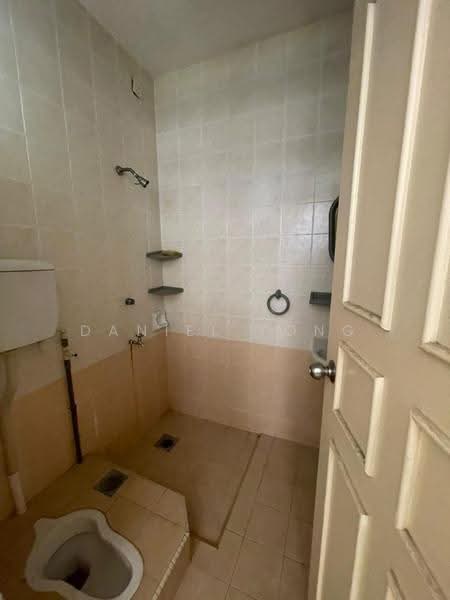 Semi-Detached House for Sale in Taman Mount Austin (Tebrau) - Daniel Yong - Bathroom - PropertyGuru.com.my