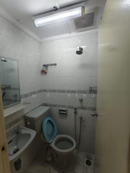 Kondominium untuk Dijual di Kondo Idaman Cheng Hua - M.K. Heng - Bathroom - PropertyGuru.com.my