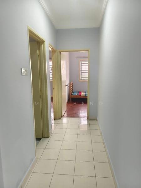 Kondominium untuk Dijual di Kondo Idaman Cheng Hua - M.K. Heng - Corridor - PropertyGuru.com.my