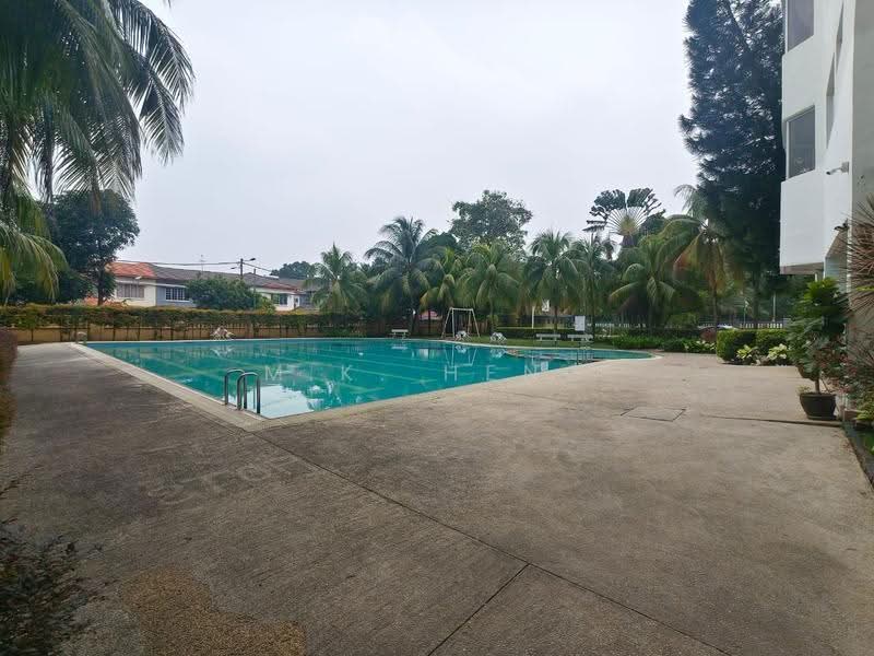 Kondominium untuk Dijual di Kondo Idaman Cheng Hua - M.K. Heng - Pool - PropertyGuru.com.my