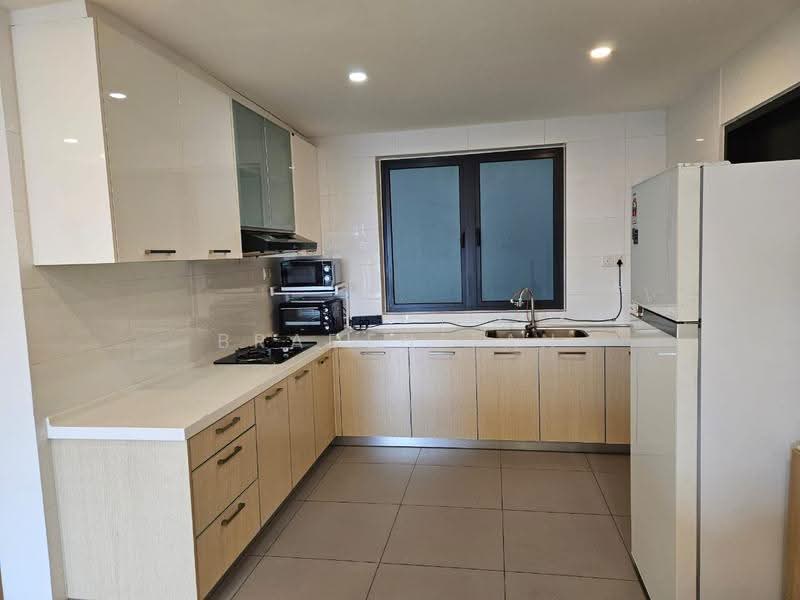Pangsapuri untuk Disewa di Molek Pine 4 - Braden Tan - Kitchen - PropertyGuru.com.my