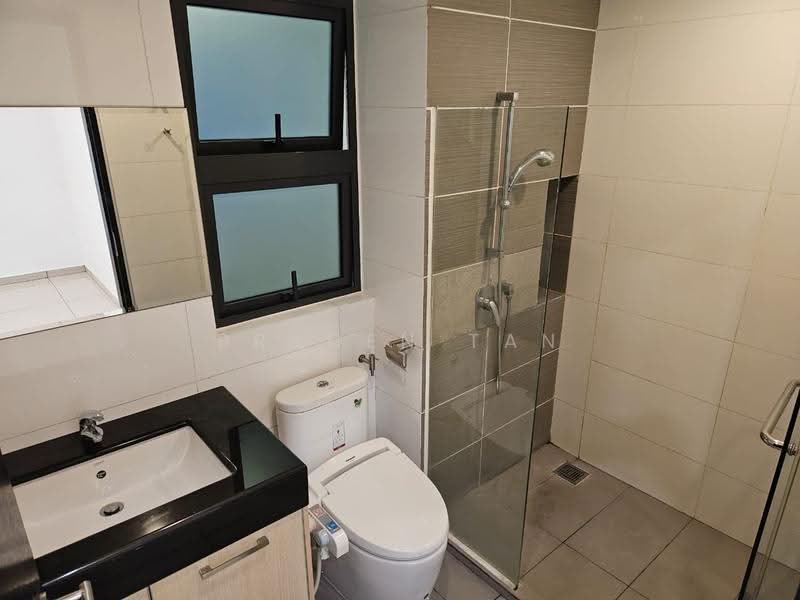 Pangsapuri untuk Disewa di Molek Pine 4 - Braden Tan - Bathroom - PropertyGuru.com.my