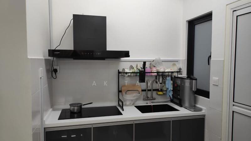 Kediaman Servis untuk Disewa di MKH Boulevard II - AK TAY - Kitchen - PropertyGuru.com.my