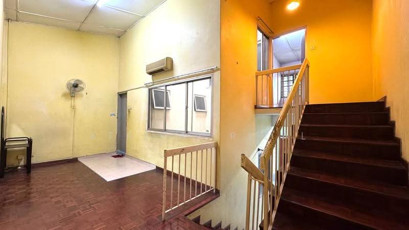 Rumah Teres 2.5-Tingkat untuk Dijual di Seksyen 11 (Shah Alam) - Afrinal Rizal - Entrance - PropertyGuru.com.my