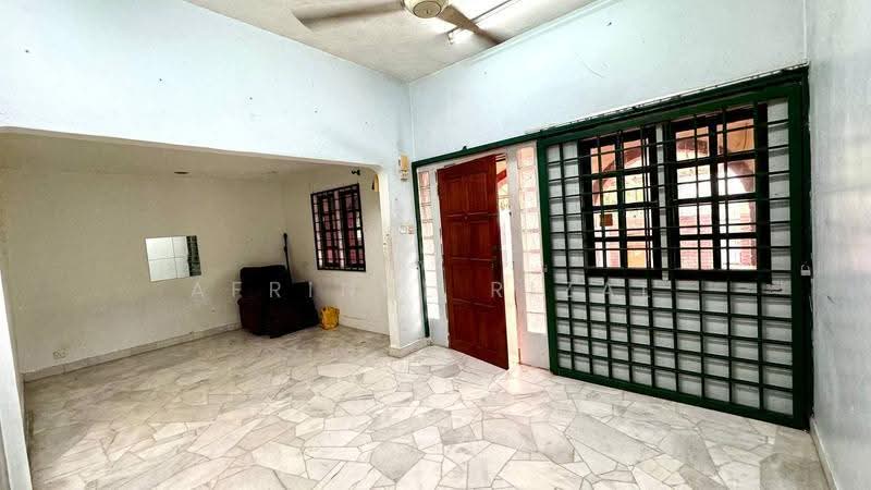 Rumah Teres 2.5-Tingkat untuk Dijual di Seksyen 11 (Shah Alam) - Afrinal Rizal - Living Room - PropertyGuru.com.my