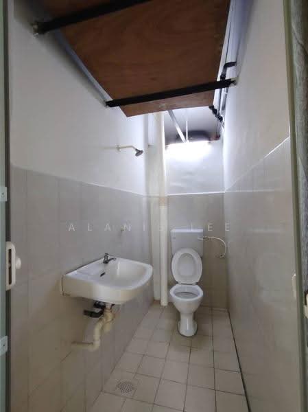 Flat for Rent at Taman Mount Austin - Alanis Lee - Bathroom - PropertyGuru.com.my