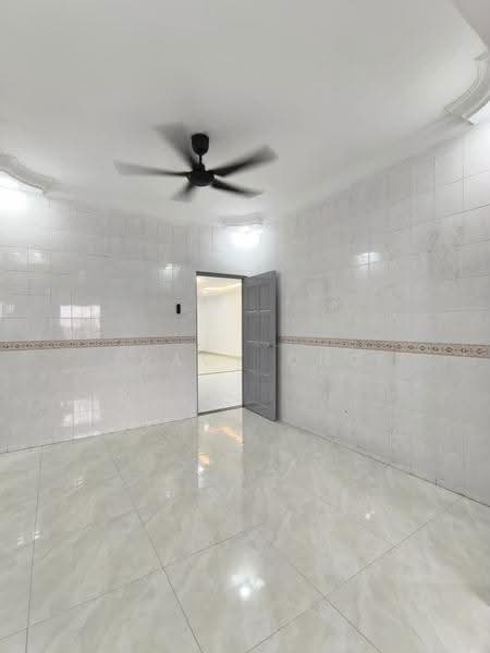 Rumah Teres 2-Tingkat untuk Dijual di Taman Desa Cemerlang (Ulu Tiram) - Tracy Ong - Living Room - PropertyGuru.com.my