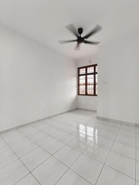 Rumah Teres 2-Tingkat untuk Dijual di Taman Desa Cemerlang (Ulu Tiram) - Tracy Ong - Living Room - PropertyGuru.com.my