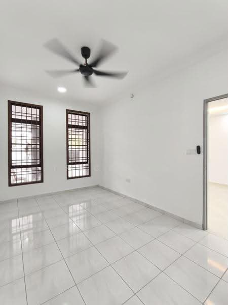 Rumah Teres 2-Tingkat untuk Dijual di Taman Desa Cemerlang (Ulu Tiram) - Tracy Ong - Living Room - PropertyGuru.com.my