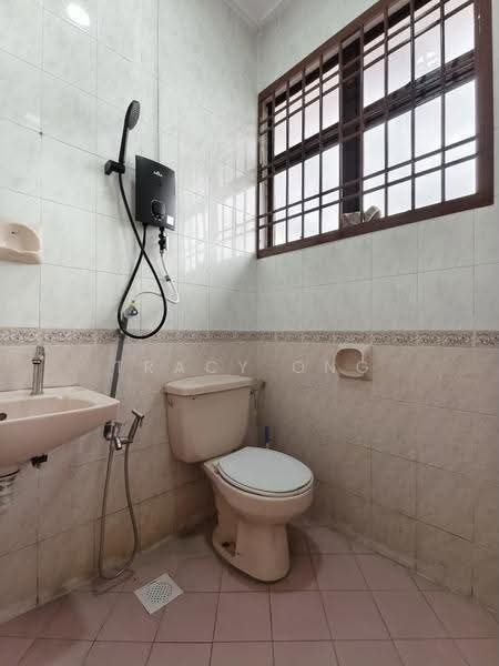 Rumah Teres 2-Tingkat untuk Dijual di Taman Desa Cemerlang (Ulu Tiram) - Tracy Ong - Bathroom - PropertyGuru.com.my