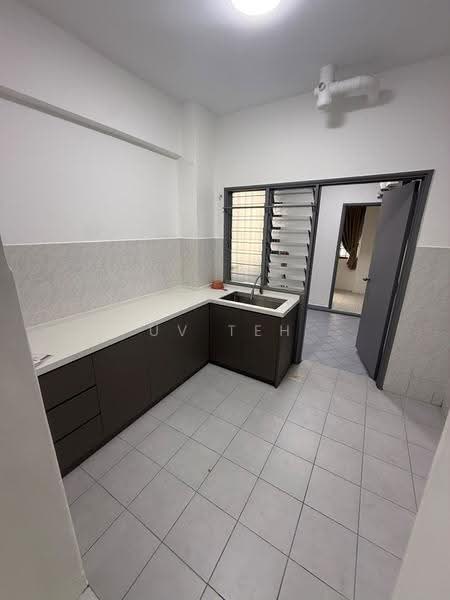 Pangsapuri untuk Disewa di Permas Ville Apartment - UV Teh - Kitchen - PropertyGuru.com.my