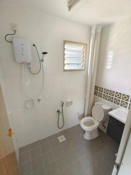 Apartment for Rent at Pangsapuri Akasia (Bandar Botanic) - Ivy Por - Bathroom - PropertyGuru.com.my