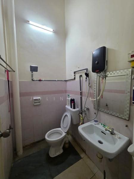 1-storey Terraced House for Sale in Johor Bahru (Johor) - Joline Lee - Bathroom - PropertyGuru.com.my