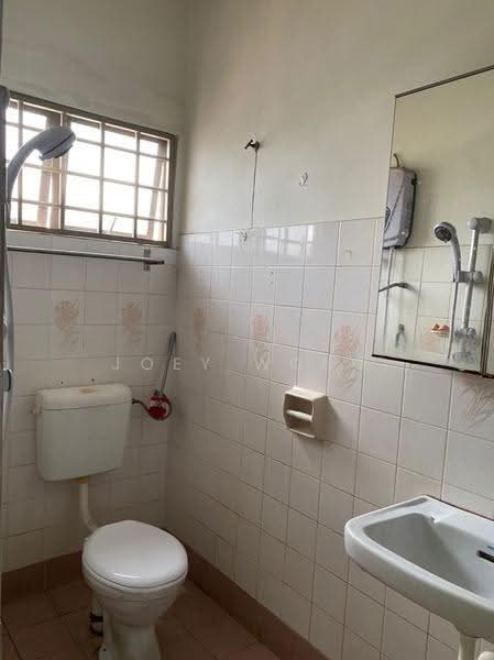 Rumah Teres 2-Tingkat untuk Dijual di Usj 13 (Subang Jaya) - Joey Wong - Bathroom - PropertyGuru.com.my