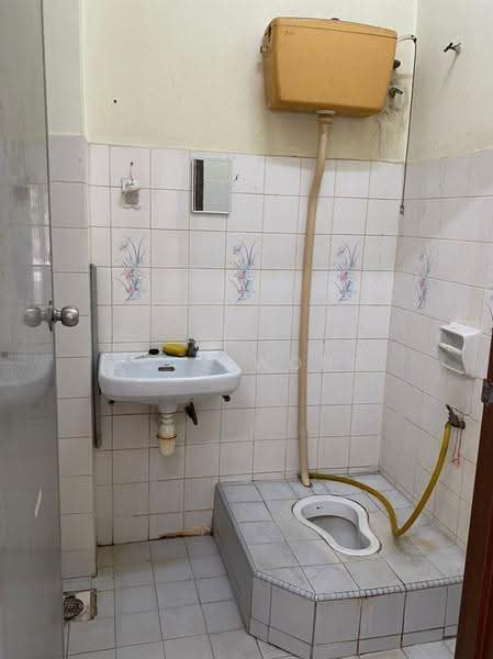 Rumah Teres 2-Tingkat untuk Dijual di Usj 13 (Subang Jaya) - Joey Wong - Bathroom - PropertyGuru.com.my