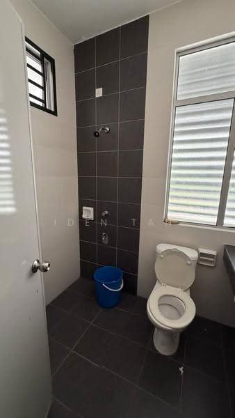 Rumah Teres 2-Tingkat untuk Dijual di Taman Gaya (Ulu Tiram) - Iden Tan - Bathroom - PropertyGuru.com.my