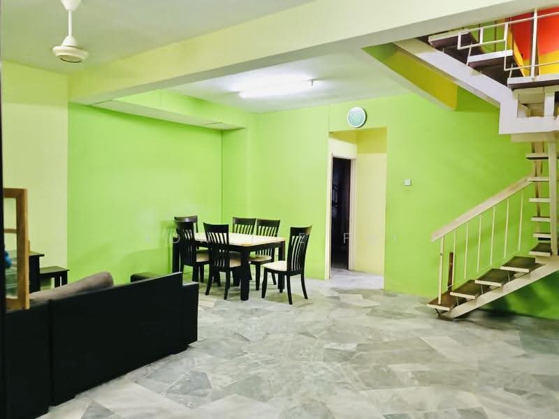 Rumah Teres untuk Dijual di Bandar Putra Permai (Seri Kembangan) - Kow Tze Fui - Living Room - PropertyGuru.com.my