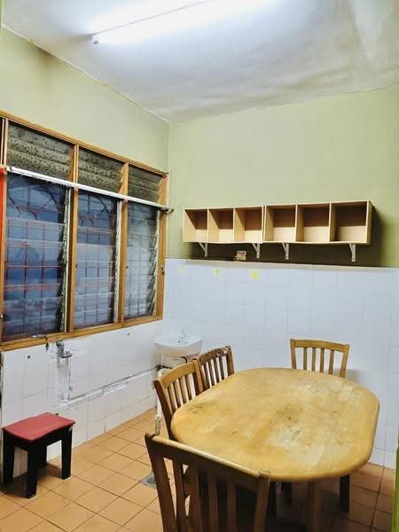 Rumah Teres untuk Dijual di Bandar Putra Permai (Seri Kembangan) - Kow Tze Fui - Dining Room - PropertyGuru.com.my