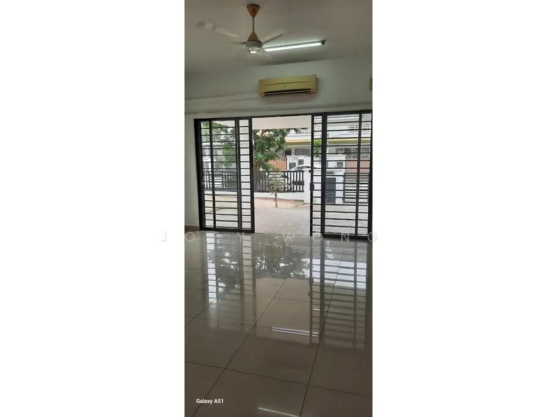 Rumah Teres 2-Tingkat untuk Dijual di 16 Sierra (Puchong) - Joey Wong - Living Room - PropertyGuru.com.my