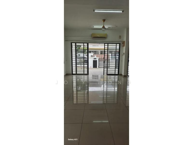 Rumah Teres 2-Tingkat untuk Dijual di 16 Sierra (Puchong) - Joey Wong - Living Room - PropertyGuru.com.my