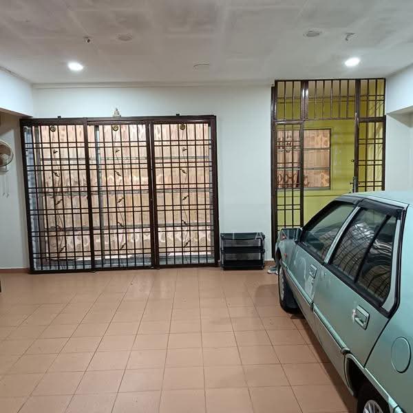 Rumah Teres 2-Tingkat untuk Dijual di Johor Bahru (Johor) - Iden Tan - Car Park - PropertyGuru.com.my