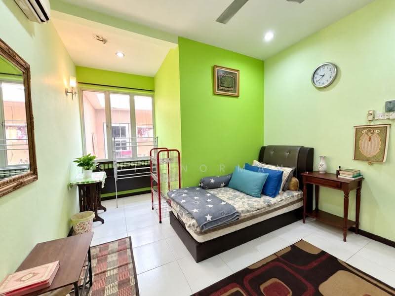 2-storey Terraced House for Sale in Taman Impian Emas (Skudai) - Sufi Norman - Bedroom - PropertyGuru.com.my